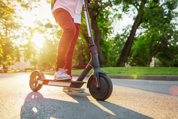 Les trottinettes électriques entrent dans le code de la route